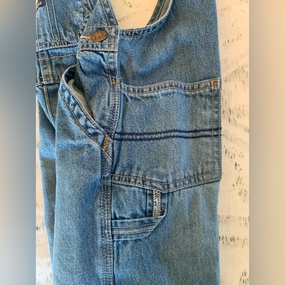 5/$15 Classic Osh Kosh Overalls size 18 months. In gently used, which is soft 🥰 - Picture 4 of 6